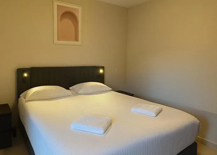 Moderne Climatise Avec Piscine, Terrasse Et Parking - Proche Promenade Des * Nice