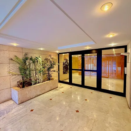 Superbe Climatise Avec Piscine, Terrasse Et Parking Prive - Proche Promenade Des דירה